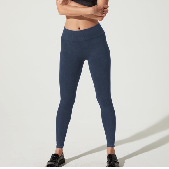 marble earth choker crop/bra with mid fire legging - Picture 15 of 16